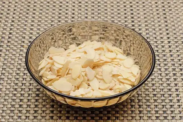 Bước 4: Làm Topping Ăn Kèm Chè Khúc Bạch