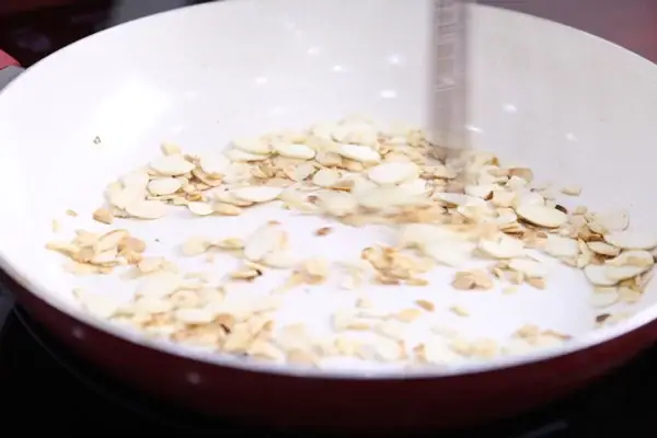 Bước 6: Rang Hạnh Nhân