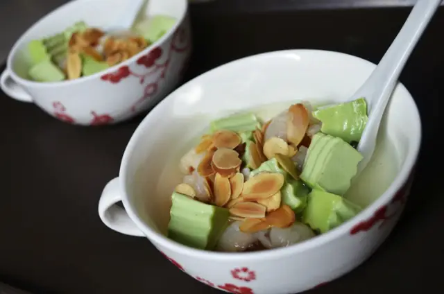 Tự tay làm chè khúc bạch trà xanh thơm mát