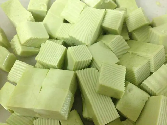 Tự tay làm chè khúc bạch trà xanh thơm mát