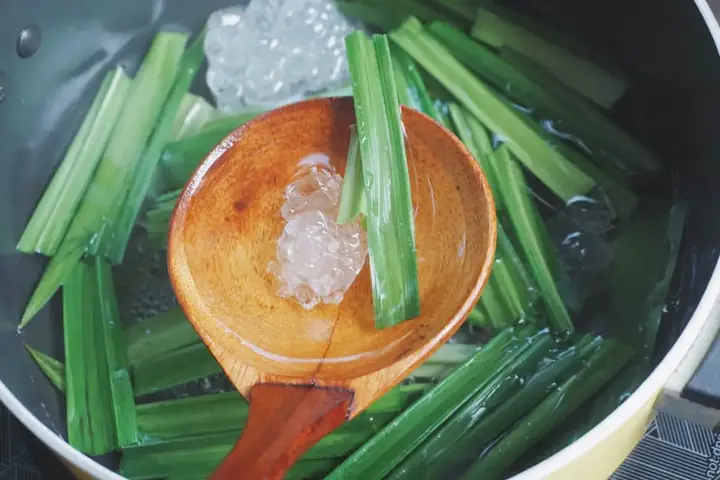 1. Mủ trôm – thảo dược chứa nhiều dinh dưỡng tốt cho sức khỏe 1. Mủ trôm – thảo dược chứa nhiều dinh dưỡng tốt cho sức khỏe