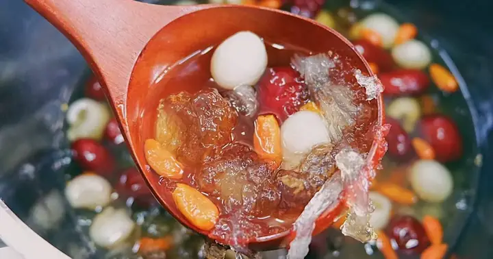 3.2. Bỏ túi công thức nấu chè mủ trôm táo đỏ bổ dưỡng 3.2. Bỏ túi công thức nấu chè mủ trôm táo đỏ bổ dưỡng