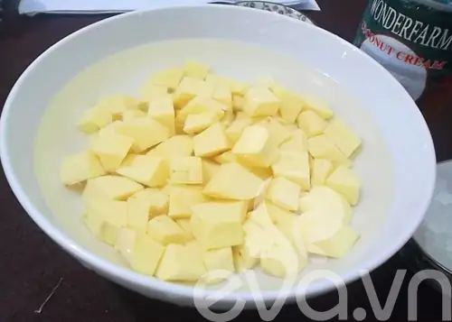 Chè ngô khoai lang thơm ngon thanh mát sẽ làm dịu đi cái nóng mùa hè.