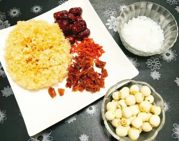 Chè Nấm Tuyết Hạt Sen Chè Nấm Tuyết Hạt Sen