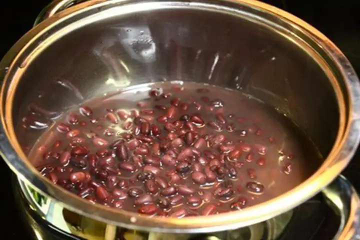 Bước 1. Nấu đậu đỏ