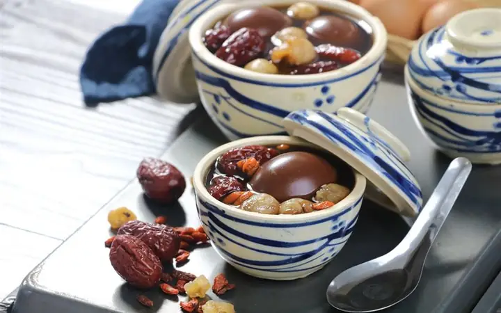 1. Chè trứng hồng