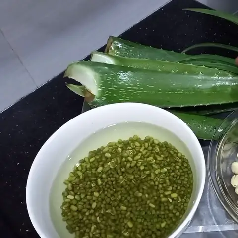 Sơ chế hạt sen và đậu xanh Sơ chế hạt sen và đậu xanh