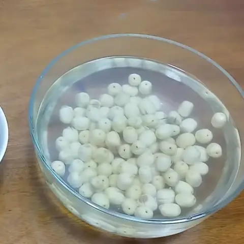 Sơ chế hạt sen và nhãn nhục Sơ chế hạt sen và nhãn nhục