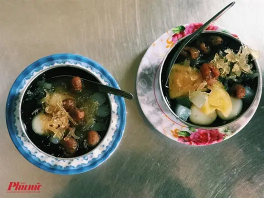 'ha Hoa' Voi Mon Che Phuc Linh Thap Cam Hon 30 Nam Tuoi 'ha Hoa' Voi Mon Che Phuc Linh Thap Cam Hon 30 Nam Tuoi