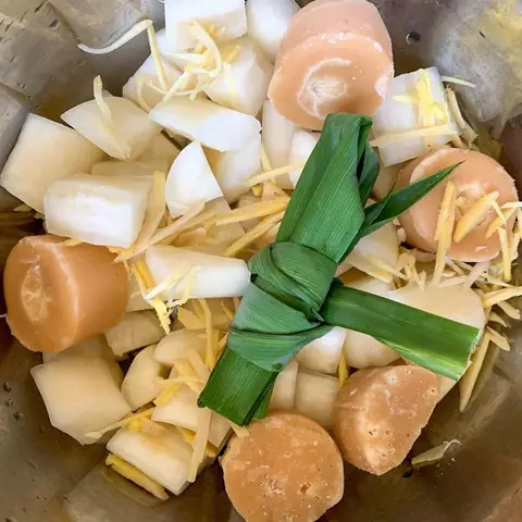 Trời Lạnh Mà Được Thưởng Thức Bát Chè Sắn Mềm Dẻo, Ngọt Ngào Lại Nóng Hổi Thơm Mùi Cốt Dừa Này Thì Còn Gì Bằng Nhỉ.