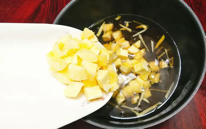 Bước 3: Làm nước chè