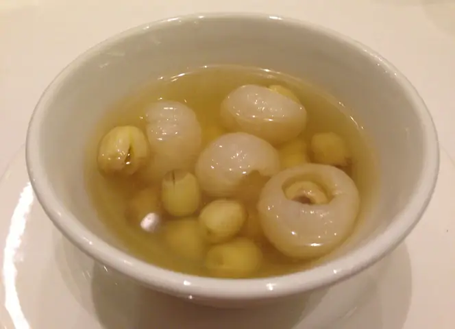 Cách nấu chè hạt sen khô mau mềm, không bị sượng?