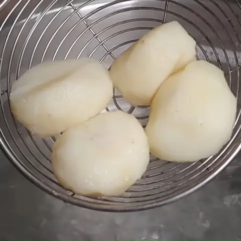 Sơ Chế Và Luộc Củ Năng