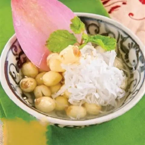 3. Cách nấu chè hạt sen thanh mát giải nhiệt