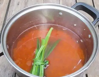 Bước 2: Sơ Chế Lá Nếp Và Đem Nấu Bước 2: Sơ Chế Lá Nếp Và Đem Nấu