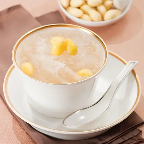 Chè Dưỡng Nhan Không Chỉ Là Món Ăn Được Ưa Chuộng Trong Cung Đình Xưa Mà Ngày Nay Cũng Được Chị Em Bội Phần Ưu Ái. Phải Chăng Đây Cũng Là Một Trong Những Lý Do Món Chè Này Xuất Hiện Trong Tiệc Cưới Của Minh Hằng?