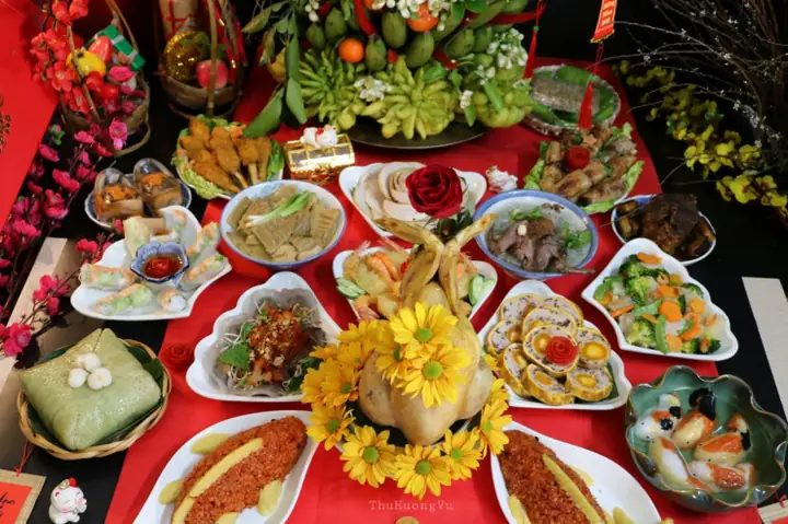 Mâm cỗ cúng ông Công ông Táo với đa dạng các món, trong đó không thể thiếu món chè trôi nước. Mâm cỗ cúng ông Công ông Táo với đa dạng các món, trong đó không thể thiếu món chè trôi nước.