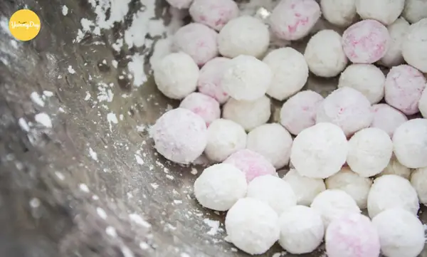 Bước 3: Nặn Bánh Trôi Nước