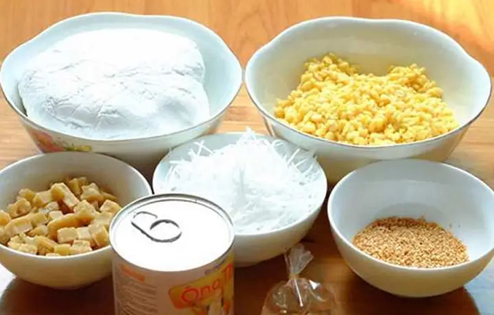 1.1. Nguyên liệu làm chè trôi nước truyền thống