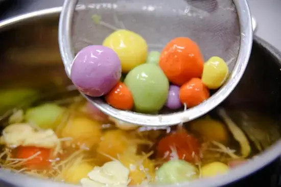 Bí Quyết Làm Chè Trôi Nước Ngũ Sắc Hấp Dẫn