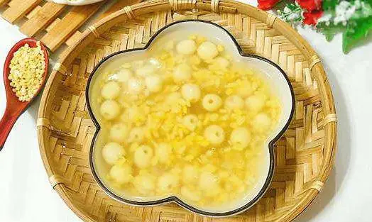 Bước 3: Nấu Chè Đậu Xanh Hạt Sen