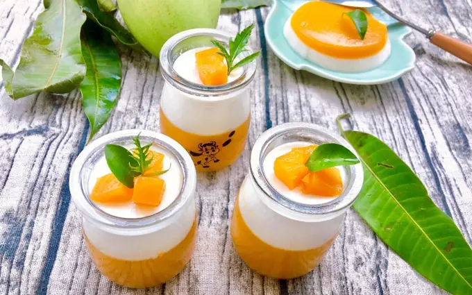 GĐXH - Chè xoài là một món ăn rất nổi tiếng mà khi đến Singapore bạn nên thử. Dưới đây là cách nấu được bát chè xoài Singapore ngon tuyệt mà không phải sang... Singapore ăn hay ra nhà hàng.