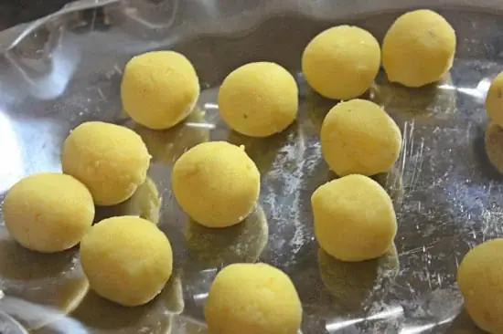 Bí quyết làm chè trôi nước ngũ sắc hấp dẫn