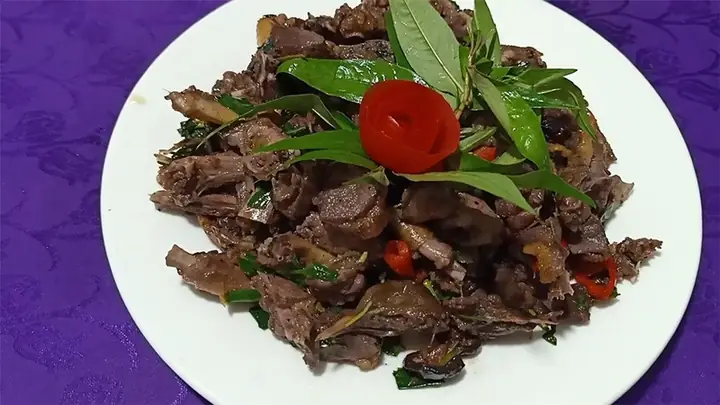 Thịt bồ câu là một trong những nguyên liệu rất phổ biến có thể chế biến thành nhiều món ăn hấp dẫn. Hãy cùng theo dõi bài viết này để tìm hiểu về cách làm món chim câu xào hành răm thơm ngon bổ dưỡng nhé.