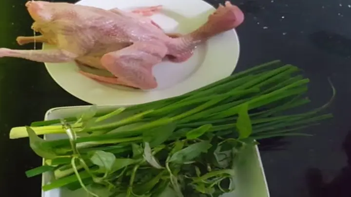 1Nguyên liệu làm món chim câu xào hành răm 1Nguyên liệu làm món chim câu xào hành răm