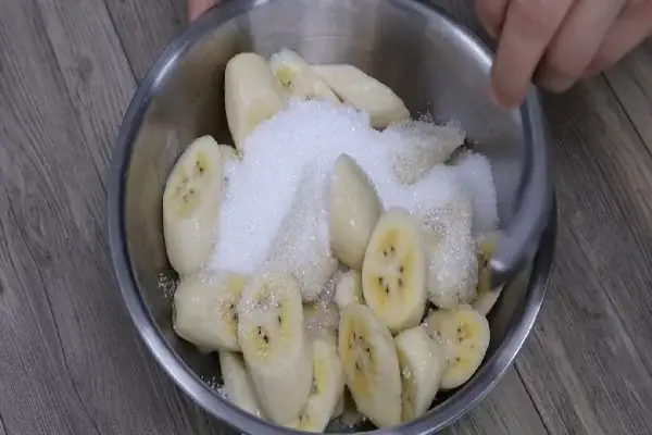 Bước 1: Sơ chế các nguyên liệu