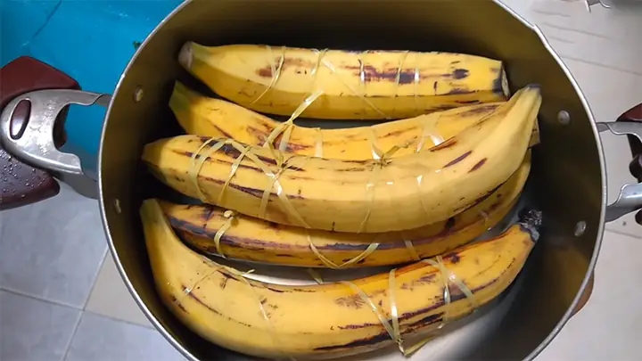 Các bước luộc chuối táo quạ Các bước luộc chuối táo quạ