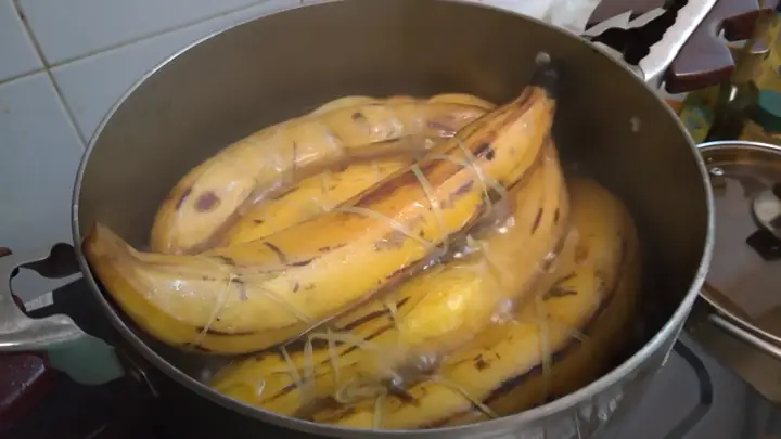 Các bước luộc chuối táo quạ Các bước luộc chuối táo quạ