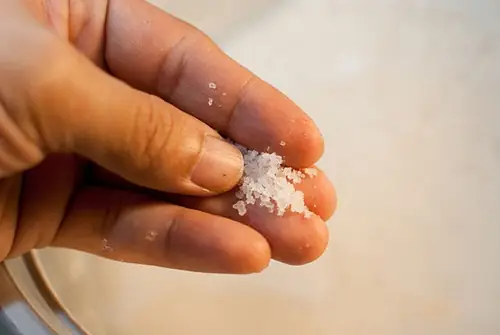 Bước 5: Thêm Một Ít Muối, Bơ Hoặc Dầu Ăn Bước 5: Thêm Một Ít Muối, Bơ Hoặc Dầu Ăn