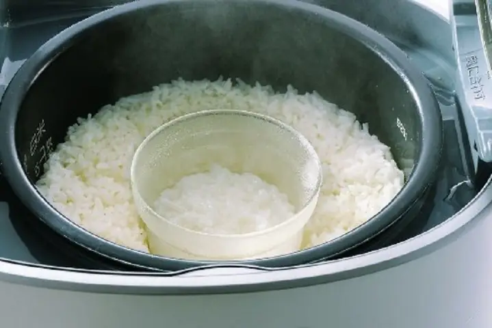 2.1 Nấu cơm nát bằng nồi cơm điện 2.1 Nấu cơm nát bằng nồi cơm điện