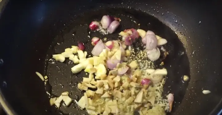 Bước 2: Chuẩn bị nồi cơm Bước 2: Chuẩn bị nồi cơm