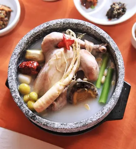 Gà Hầm Sâm: Món Ăn Tuyệt Ngon Của Đất Hàn Quốc