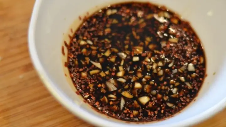 Bước 3: Nấu cơm và chuẩn bị nước chấm Bước 3: Nấu cơm và chuẩn bị nước chấm