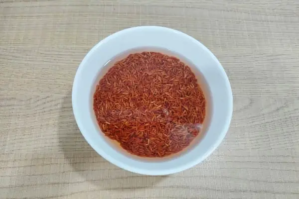 Bước 1: Ngâm Gạo Trước Khi Nấu Bước 1: Ngâm Gạo Trước Khi Nấu