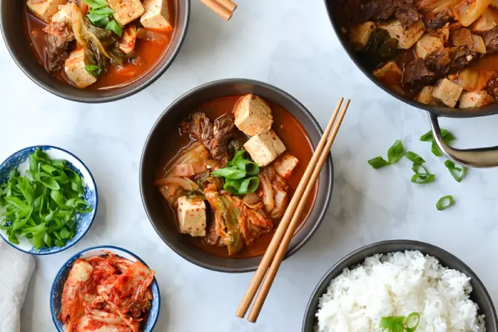 Nấu Canh Kim Chi Thịt Bò