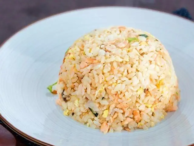 Bữa Sáng Sang Chảnh Với Cơm Rang Cá Hồi