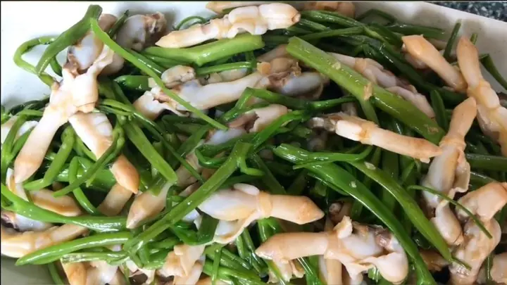 Ốc Móng Tay Xào Rau Muống