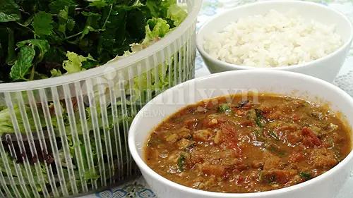 Ruốc cũng như rươi chỉ có theo mùa, và cũng thật may mắn khi trùng với mùa đông lạnh giá. Ruốc cũng như rươi chỉ có theo mùa, và cũng thật may mắn khi trùng với mùa đông lạnh giá.