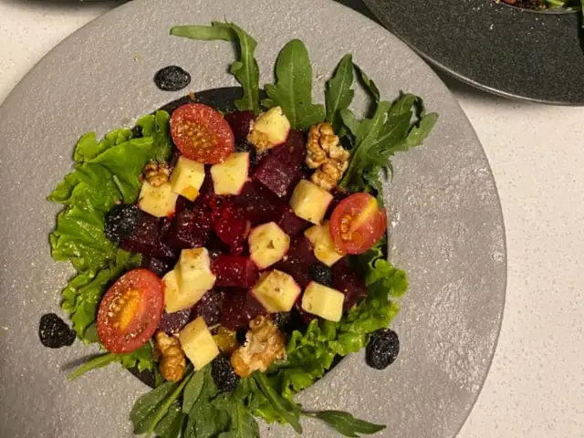 Salad củ dền đỏ