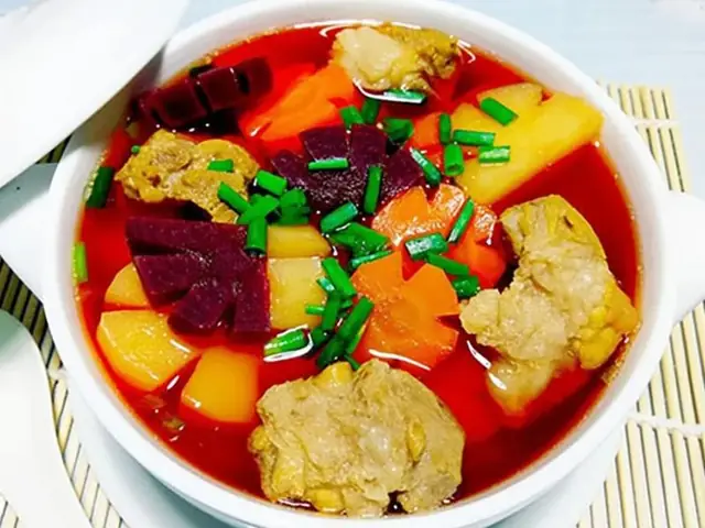 Canh củ dền đỏ nấu sườn non