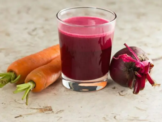 Nước ép củ dền và cà rốt