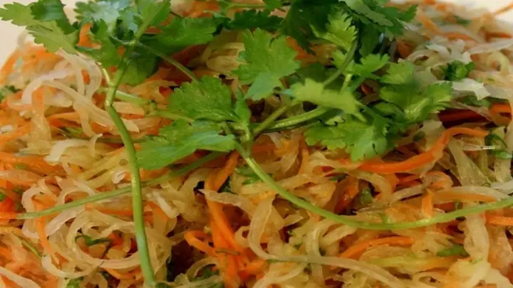 1. Nộm su hào cà rốt