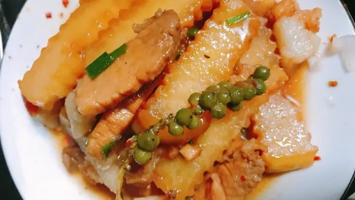 2. Thịt kho su hào