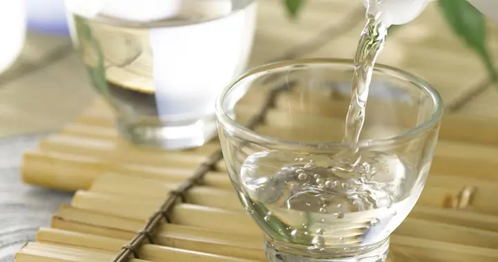 Sử Dụng Rượu Trắng Hoặc Giấm Trắng Sử Dụng Rượu Trắng Hoặc Giấm Trắng