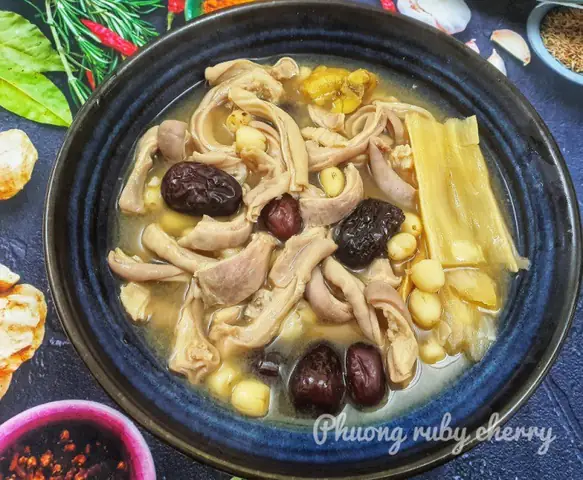 Thỉnh thoảng chị em hãy "đổi gió" cho cả nhà bằng món dạ dày hầm nóng hổi, thơm ngon này nhé, đảm bảo ai cũng thích mê.