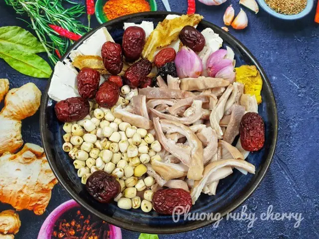 Thỉnh thoảng chị em hãy "đổi gió" cho cả nhà bằng món dạ dày hầm nóng hổi, thơm ngon này nhé, đảm bảo ai cũng thích mê.